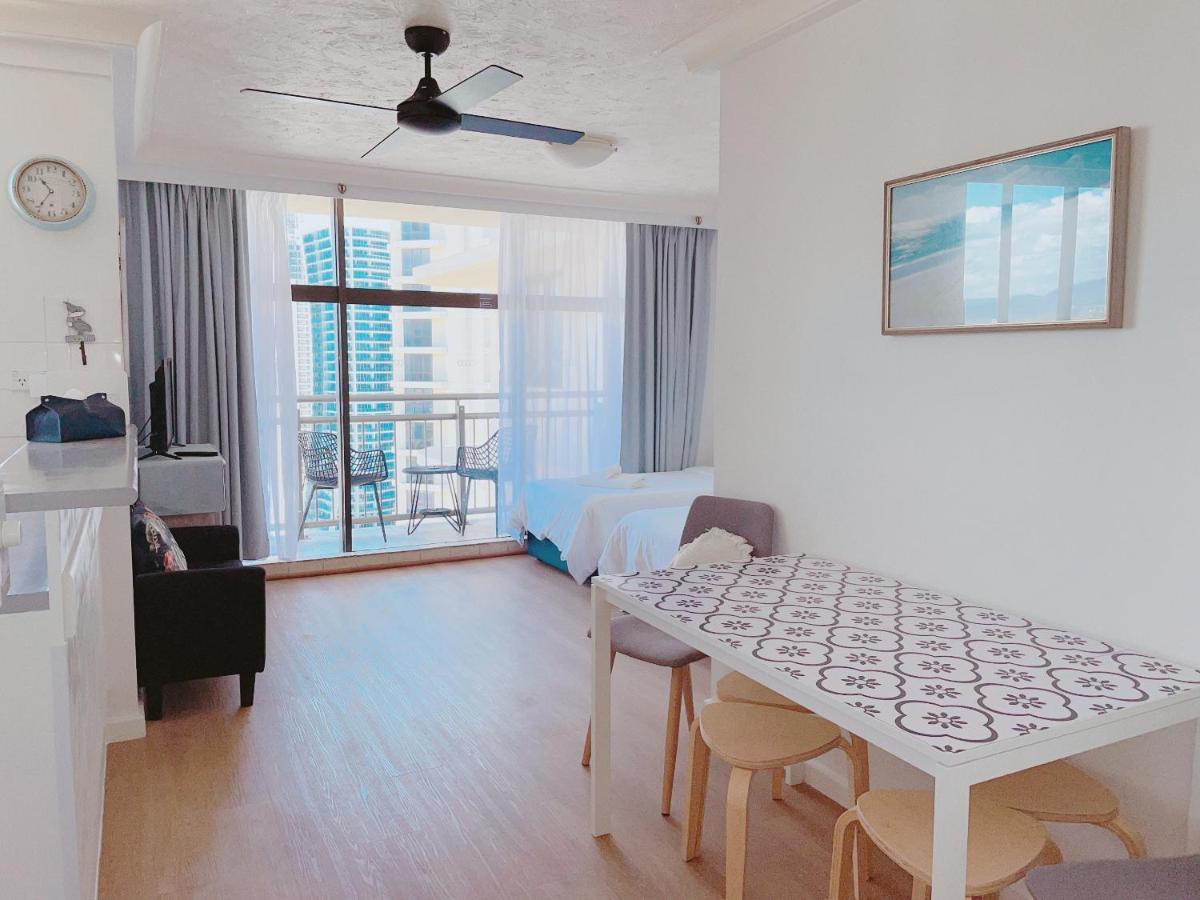 1 Bedroom And 1 Living Room Family Suite Gold Coast Extérieur photo